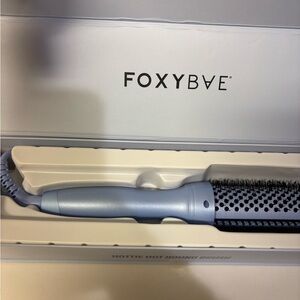 FoxyBae Blue Hottie Hot Round Brush